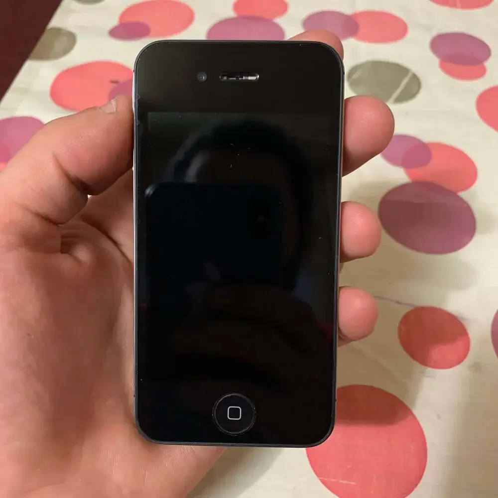 Apple iPhone 4 8GB in Black for Verizon FOR PARTS